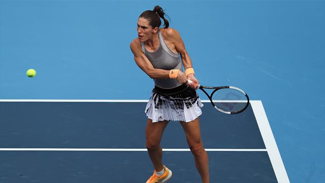 "Unheimlich stabil": Petkovic lässt gegen Kuzmova nichts anbrennen "Unheimlich stabil": Petkovic lässt gegen Kuzmova nichts anbrennen