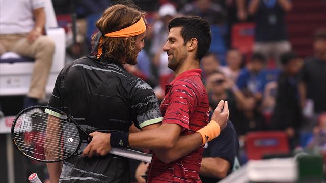 Djokovic eliminato da Tsitsipas! Il greco festeggia la qualificazione alle Finals