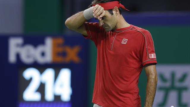 Un nervoso Federer eliminato da Zverev nei quarti