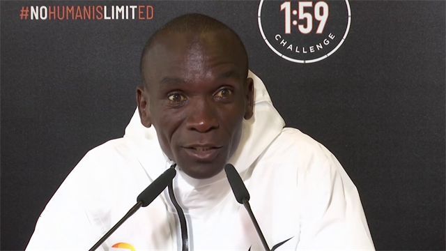 Kipchoge alla vigilia della maratona di Vienna: "Corro per fare la storia e cambiare il mondo" Kipchoge alla vigilia della maratona di Vienna: "Corro per fare la storia e cambiare il mondo"