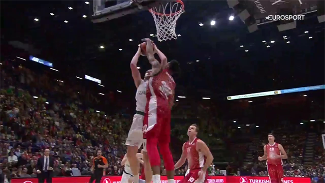 Jeff Brooks cancella Landale con una super-stoppata: il Magic Moment della vittoria sullo Zalgiris Jeff Brooks cancella Landale con una super-stoppata: il Magic Moment della vittoria sullo Zalgiris