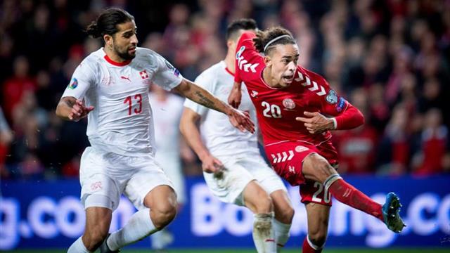 1-0. Schmeichel y Poulsen acercan a Dinamarca a la fase final