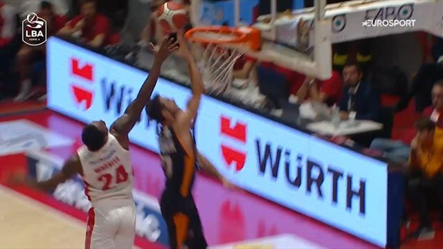 Non sarà LeBron James, però... Che stoppata in chase-down di Carl Wheatle Non sarà LeBron James, però... Che stoppata in chase-down di Carl Wheatle