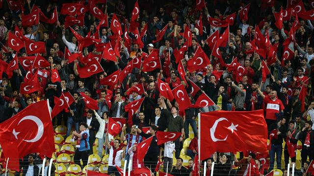 Sifflets à couvrir et salut militaire : France-Turquie, épicé à tous niveaux