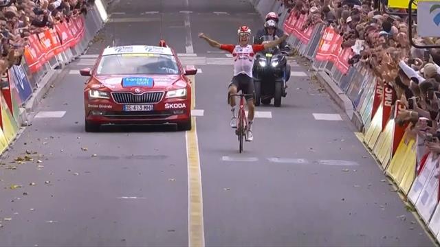 París-Tours 2019: Así fue la entrada triunfal en meta de Jelle Wallays París-Tours 2019: Así fue la entrada triunfal en meta de Jelle Wallays