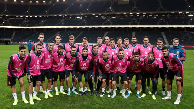 La Roja demuestra su apoyo a la lucha contra el cáncer de mama La Roja demuestra su apoyo a la lucha contra el cáncer de mama