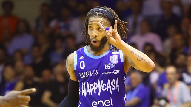 Banks è devastante, ma è di Stone il canestro della vittoria dell'Happy Casa Brindisi contro Bonn