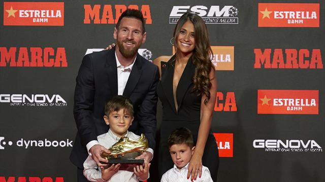 El Camp Nou se queda pequeño para ver la otra magia de Messi