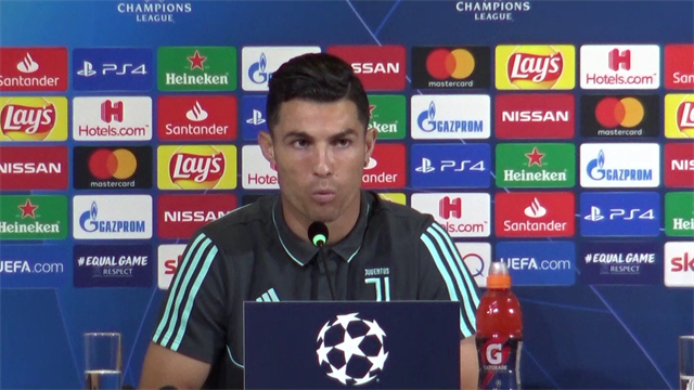 Ronaldo: "Con Sarri sono felice, giochiamo un calcio più offensivo e creiamo più occasioni" Ronaldo: "Con Sarri sono felice, giochiamo un calcio più offensivo e creiamo più occasioni"