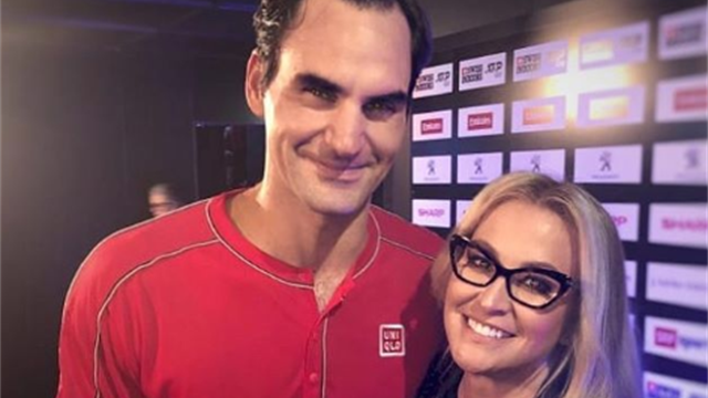 La estrella musical Anastacia enloquece al conocer a Roger Federer