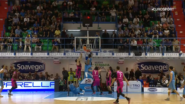 Tyler Stone realizza sulla sirena! Basta un tocco per la vittoria di Brindisi Tyler Stone realizza sulla sirena! Basta un tocco per la vittoria di Brindisi