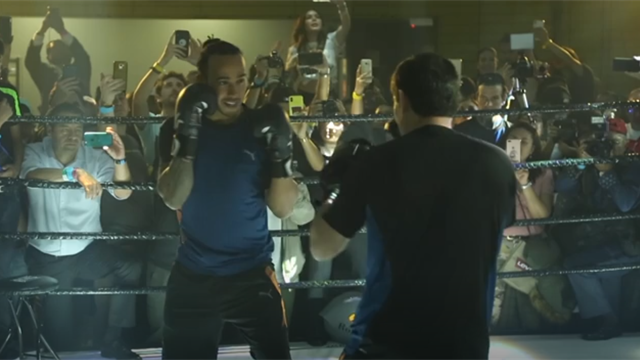 Hamilton tries boxing with legend Chavez ahead of Mexican GP Hamilton tries boxing with legend Chavez ahead of Mexican GP