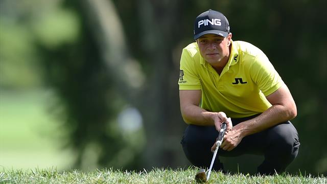 Dårlig vær utsetter golfrunde i Japan