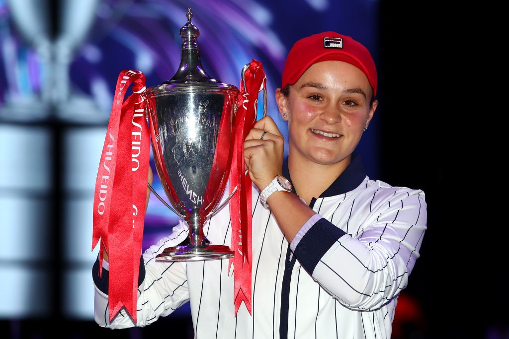 Barty con el trofeo de campeona