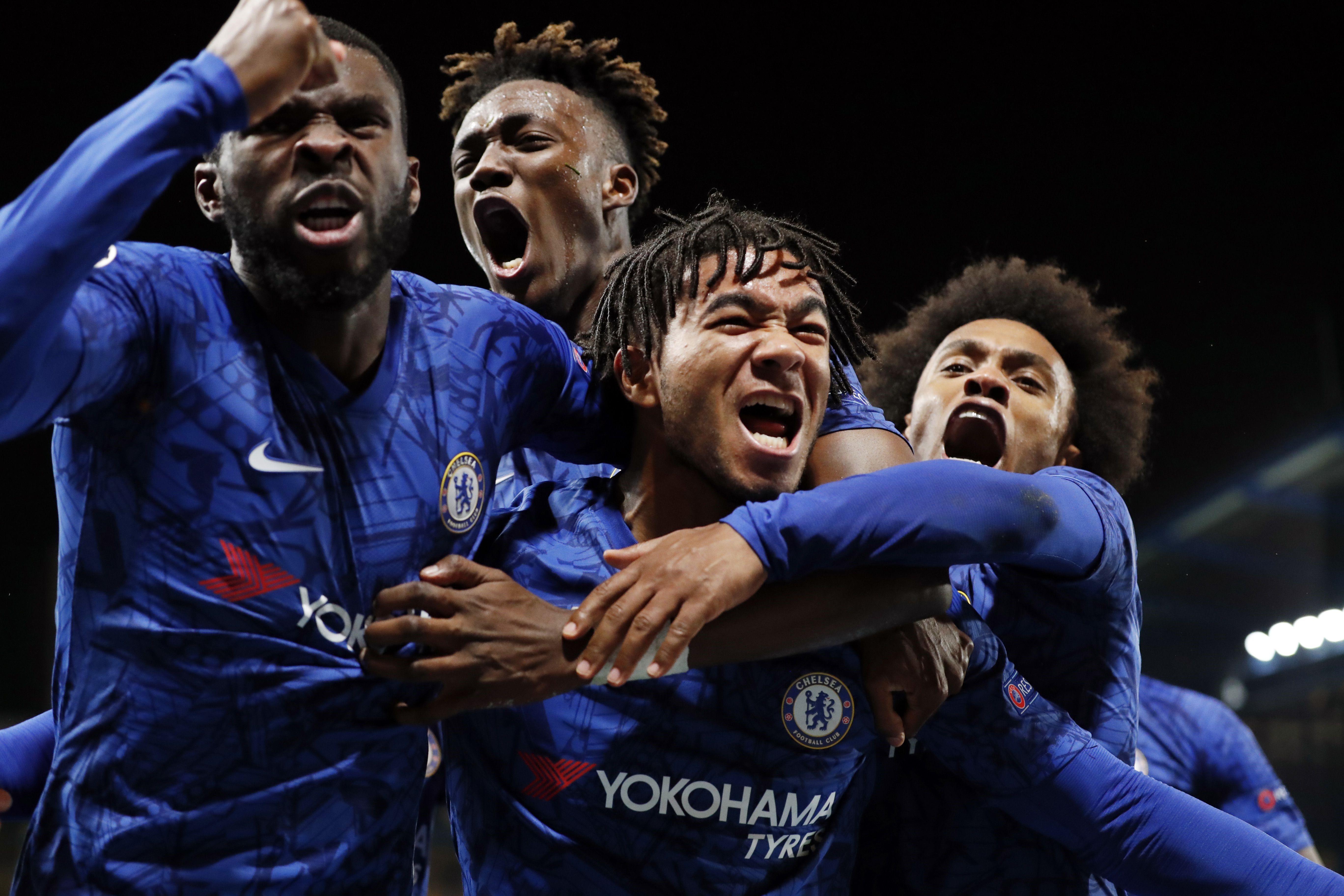 Fikayo Tomori of Chelsea FC, Tammy Abraham of Chelsea FC, Reece James of Chelsea FC, Willian of Chelsea FC during the UEFA Champions League group H match between Chelsea FC and Ajax Amsterdam at Stamford Bridge on November 05, 2019 in London, United Kingd