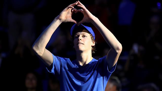 Sinner, una vittoria da grande: l'azzurro rimonta Tiafoe e fa impazzire il pubblico di Milano