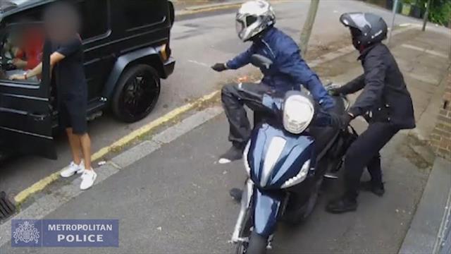 WATCH - New footage of attempted robbery of Kolasinac and Ozil released WATCH - New footage of attempted robbery of Kolasinac and Ozil released