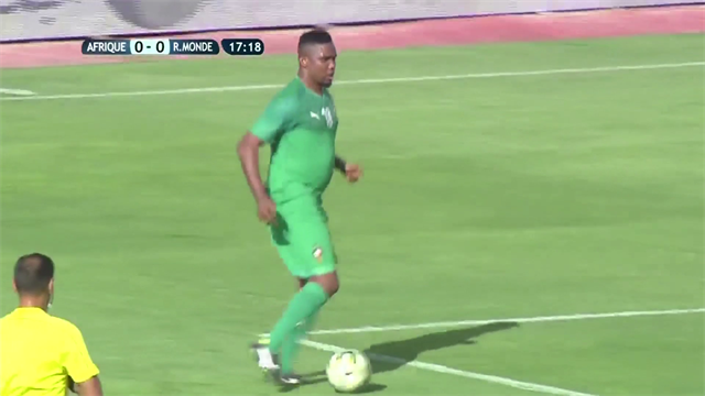 Samuel Eto'o 'pasado de peso' sigue metiendo goles en un partido en Marruecos Samuel Eto'o 'pasado de peso' sigue metiendo goles en un partido en Marruecos