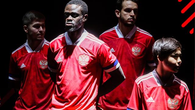 Сборная, Дудь и adidas показали новую форму. Репортаж с шоу, которое прошло в бывшем заводском цеху