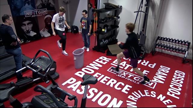 Синнер и Кецманович подготовились к очному полуфиналу Next Gen finals игрой в футбол Синнер и Кецманович подготовились к очному полуфиналу Next Gen finals игрой в футбол
