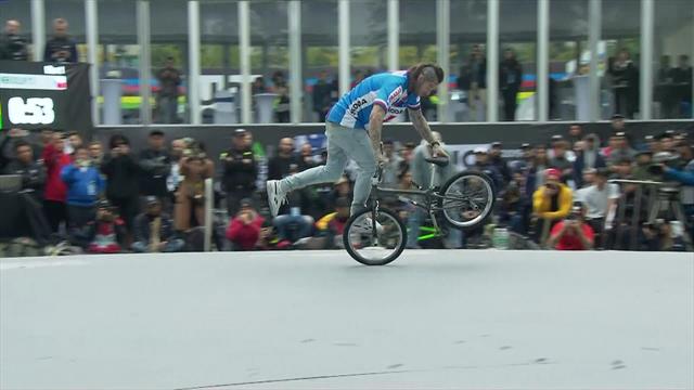 La actuación de Nekolny para ser campeón del mundo BMX desmotrando su habilidad La actuación de Nekolny para ser campeón del mundo BMX desmotrando su habilidad