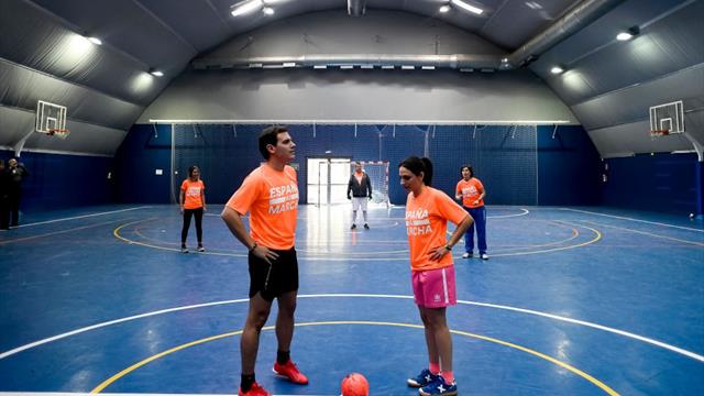 ⚽ El golazo en la pachanga 'pre elecciones' de Albert Rivera y Ciudadanos y otras noticias curiosas