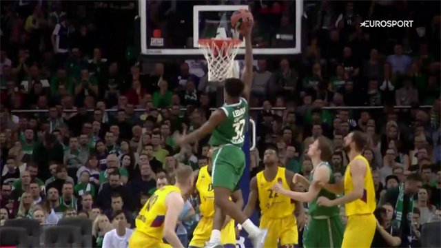 Anche la miglior difesa si può battere: Marius Grigonis inventa, Zach LeDay schiaccia Anche la miglior difesa si può battere: Marius Grigonis inventa, Zach LeDay schiaccia
