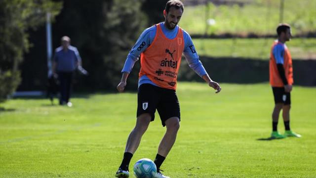 Suárez, Godín y Cavani vuelven a la selección para última fecha FIFA del año