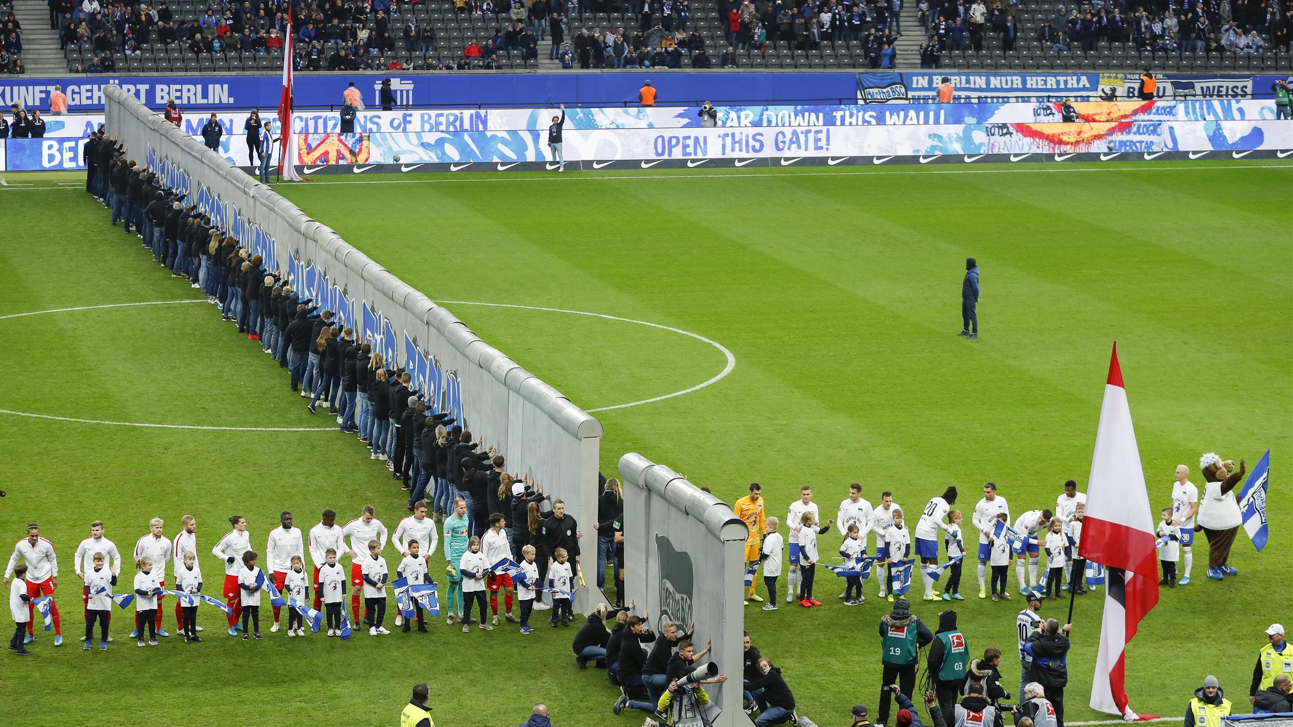 Union Hertha Choreo - 459 Choreo Photos And Premium High ...