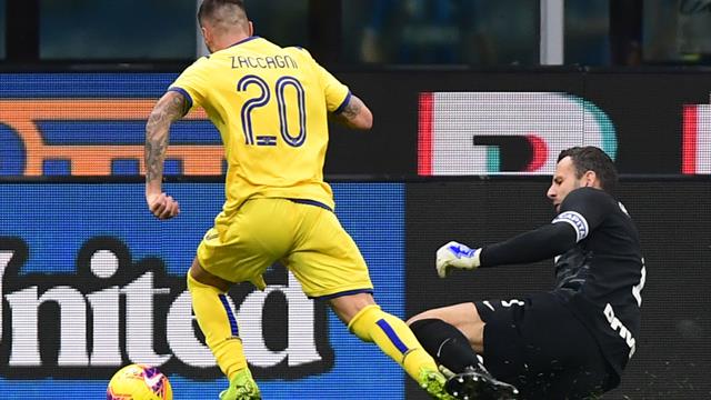 La moviola di Inter-Verona: giusto il rigore per fallo di Handanovic, manca un giallo a Candreva