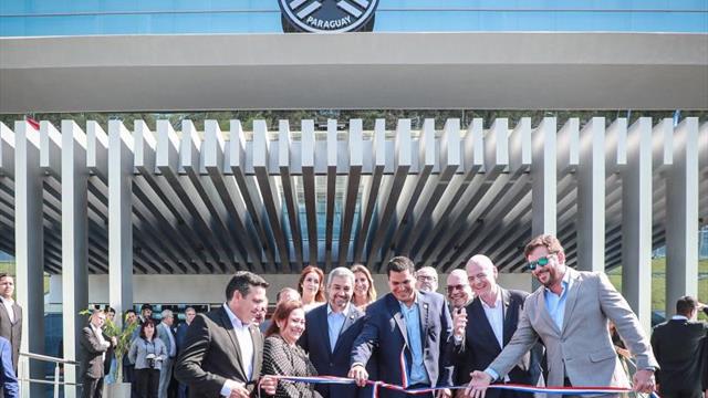 Infantino alaba a un Paraguay que sin mar organiza el Mundial de Fútbol Playa