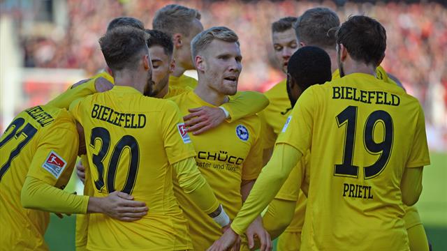 Bielefeld stürmt an die Spitze - Hannover verliert auch ohne Slomka