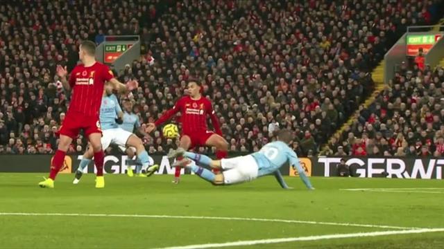 La moviola di Liverpool-Manchester City: da annullare il gol di Fabinho, c'era rigore per il City