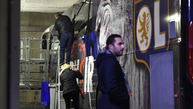 Le bus lyonnais caillassé avant le match, Aulas en colère