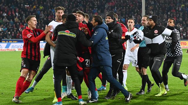 Bodycheck gegen Streich! Drei Mal Rot bei Freiburg gegen Frankfurt