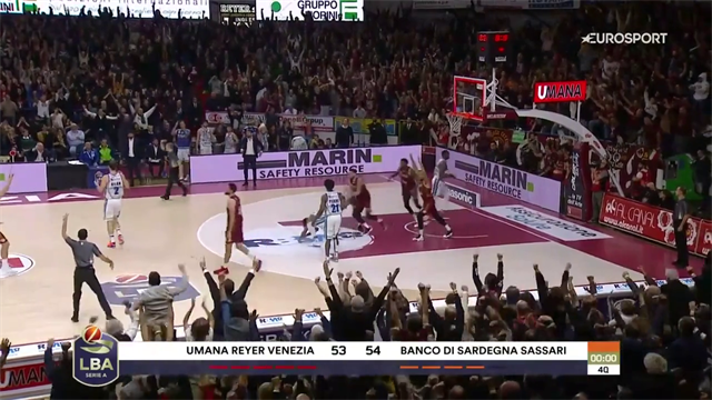 Mitchell Watt realizza sulla sirena! Venezia batte Sassari nel big match Mitchell Watt realizza sulla sirena! Venezia batte Sassari nel big match