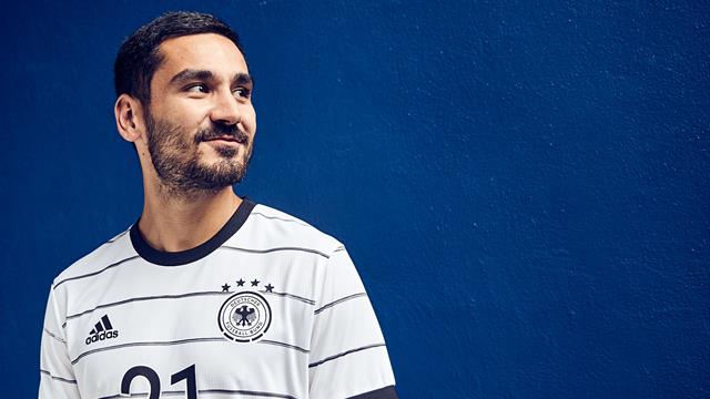 "Sehr stylish!" So sieht das neue DFB-Trikot aus "Sehr stylish!" So sieht das neue DFB-Trikot aus
