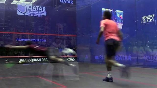 Wie hat er den noch bekommen? Unglaublicher Ballwechsel bei Squash-WM Wie hat er den noch bekommen? Unglaublicher Ballwechsel bei Squash-WM
