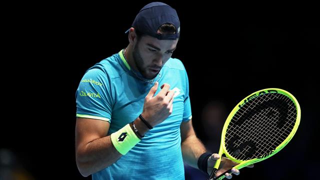 Berrettini lotta, ma vince Federer: lo svizzero torna in corsa; Matteo eliminato