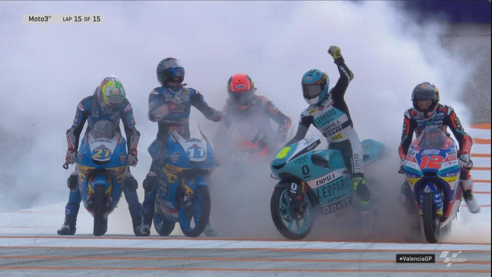 VIDEO - Moto3 | Winst voor pas 16-jarige Sergio Garcia in de afsluitende GP van Valencia - GP Valencia - Eurosport Nederland