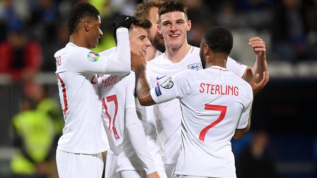 England romp secures top-seed status