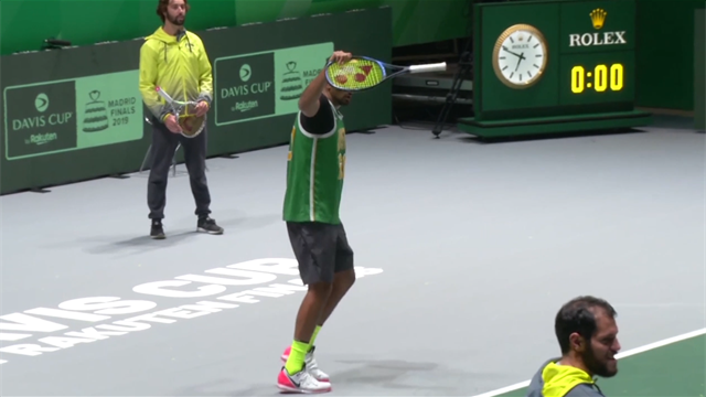 Copa Davis 2019: Kyrgios comienza su show en Madrid con golpes con el mango de la raqueta Copa Davis 2019: Kyrgios comienza su show en Madrid con golpes con el mango de la raqueta