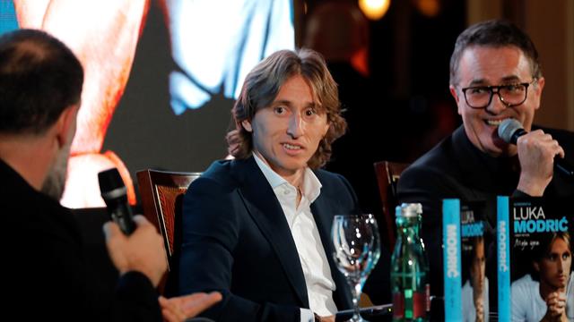 Luka Modric promociona su autobiografía en Zagreb titulada 'Mi juego' Luka Modric promociona su autobiografía en Zagreb titulada 'Mi juego'