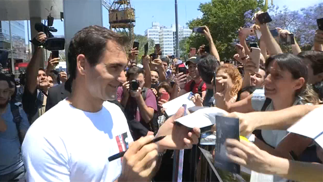 Federer, ídolo de masas en Argentina: "Estoy feliz de seguir jugando con 38 años" Federer, ídolo de masas en Argentina: "Estoy feliz de seguir jugando con 38 años"