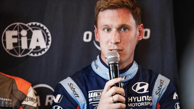 Catsburg congratulates rival Priaulx for WTCR Macau victory
