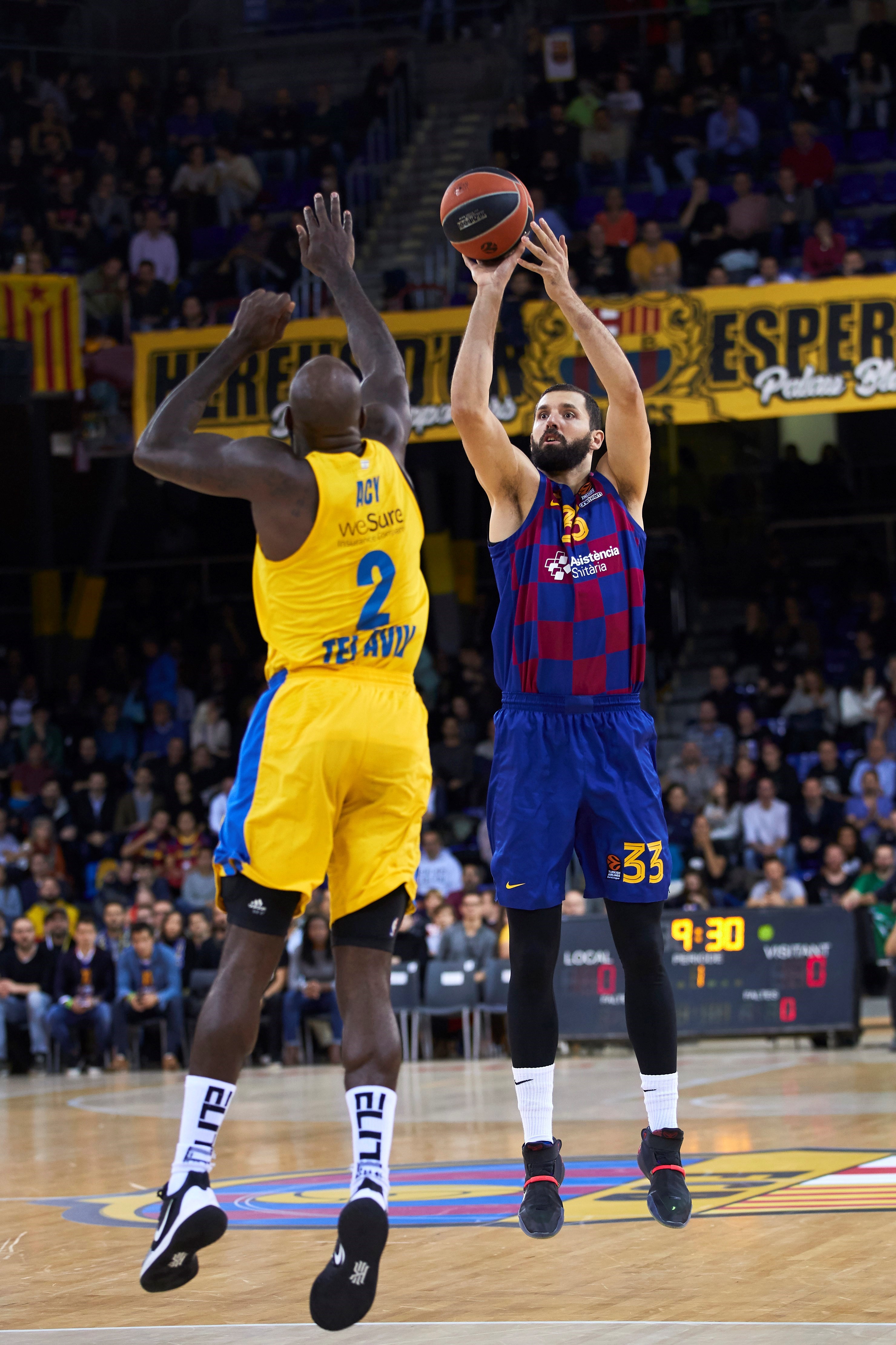 Quincy Acy (Maccabi Tel-Aviv) ve Nikola Mirotic (Barcelona Lassa)