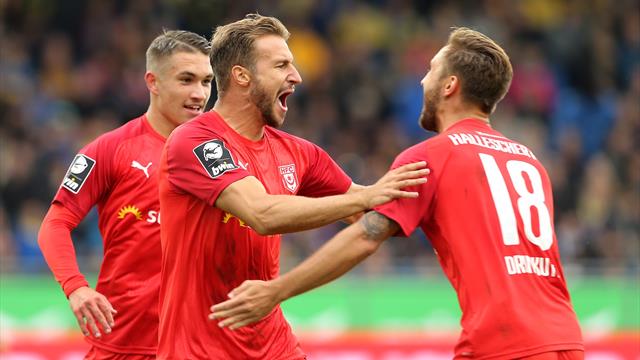 Halle bleibt oben dran: Klarer Sieg im Derby