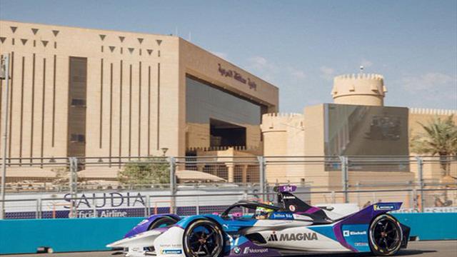 Sims seals third consecutive Formula E pole position