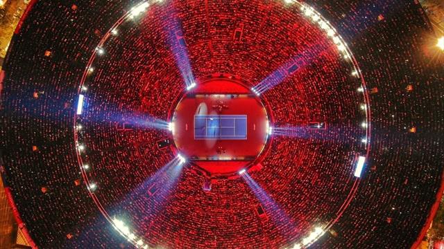 Federer batte Zverev in Messico di fronte a 42mila spettatori: record storico per il tennis Federer batte Zverev in Messico di fronte a 42mila spettatori: record storico per il tennis
