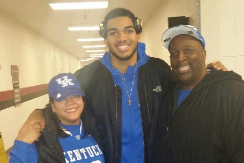 Karl-Anthony Towns, anne ve babasıyla